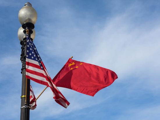 File photo shows the national flags of China (R) and the United States in Washington, D.C., capital of the United States. (Xinhua/Bao Dandan)