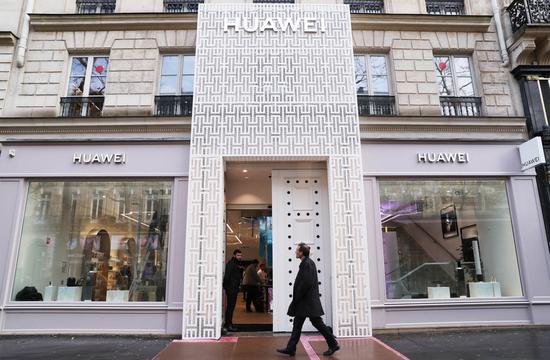 Photo taken on March 5, 2020 shows Huawei's flagship store in Paris, France. (Xinhua/Gao Jing)