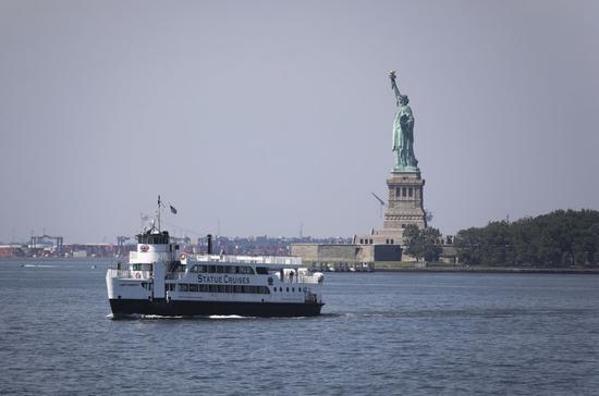 A cruise with visitors sails back from Liberty Island in New York, the United States, July 20, 2020. (Xinhua/Wang Ying)