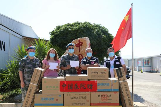 The medical unit of the Chinese peacekeeping forces working with the United Nations Interim Forces in Lebanon (UNIFIL) donate medical equipment and medicines to the Lebanese Red Cross center in Hasbaya, Lebanon on July 23, 2020.(Xinhua)