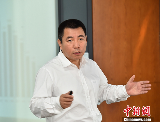 Liu Yigong, Member of the Board of Directors, Secretary of the Party Committee and President of FAW-Volkswagen Automotive Co.，Ltd., introduces future planning of the Changchun Base of FAW- Volkswagen.