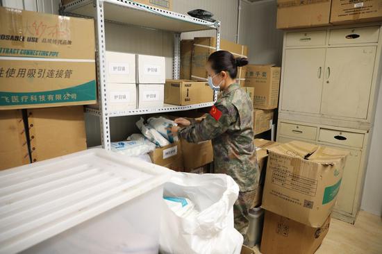 A Chinese peacekeeper prepares medical supplies at the camp of the Chinese peacekeeping forces to Lebanon, on Aug. 5, 2020. (Xinhua)
