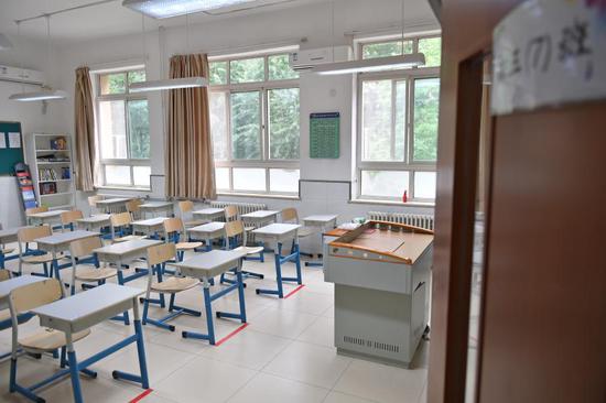 Photo taken on May 8, 2020 shows a classroom at Chenjinglun High School in Beijing, capital of China. (Xinhua/Chen Zhonghao)