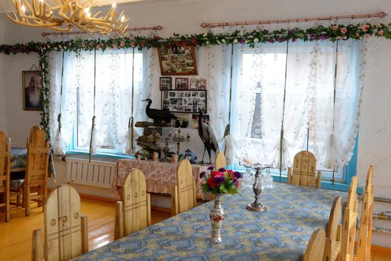 The traditional Russian-style interior of Qu's family hotel in Enhe, at Ergune, Inner Mongolia autonomous region, on Aug 4, 2020. (Photo/chinadaily.com.cn)