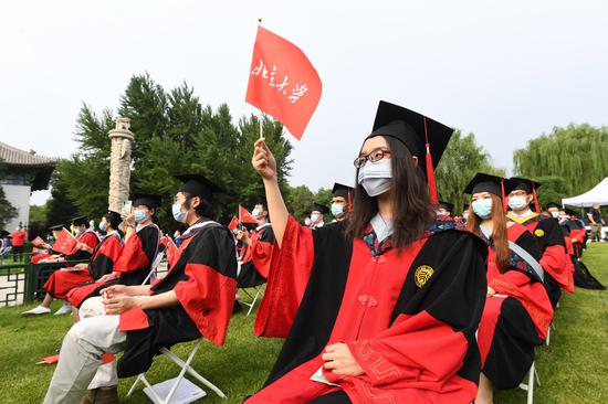 Students attend a graduation ceremony at Peking University on July 2. [Photo/Xinhua]