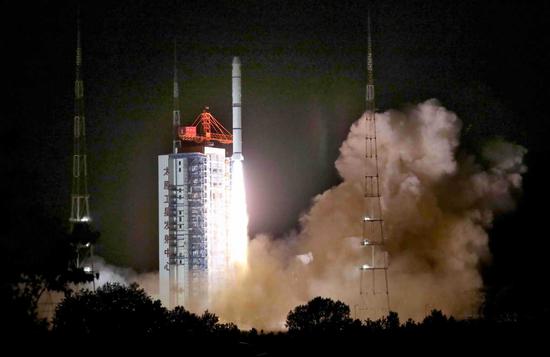 A Long March 2C rocket sends the HY-1D satellite into space at Taiyuan Satellite Launch Center, Shanxi province, on June 11, 2020. [Photo/Xinhua]