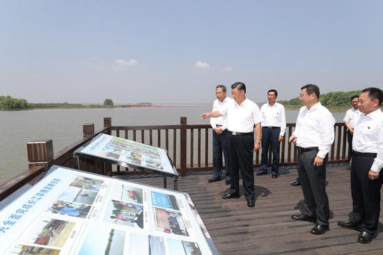 President Xi Jinping, also general secretary of the Communist Party of China Central Committee and chairman of the Central Military Commission, inspects the water situation of the Yangtze River, comprehensive renovation of waterfronts, as well as ecological and environmental protection and restoration while visiting the Xuejiawa ecological park in Ma'anshan, east China's Anhui Province, Aug. 19, 2020. (Xinhua/Wang Ye)