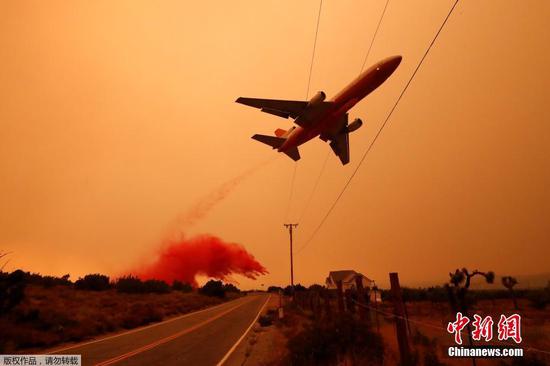 Tanker drops fire retardant to battle wildfire in California