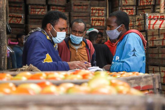 Fruit vendors wearing face masks go about their businesses at Atkilt Tera market in Addis Ababa, capital of Ethiopia, Sept. 9, 2020. (Xinhua/MichaelTewelde)