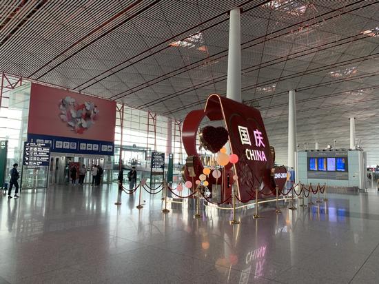 Beijing Capital International Airport is expected to handle 2.19 million passenger trips from Sep 28 to Oct 11 during this year's National Day holiday. (chinadaily.com.cn/Luo Wangshu)