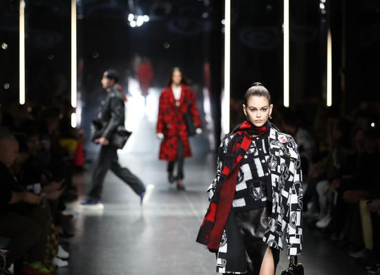 A model presents a creation for Versace during Milan Men's Fashion Week in Milan, Italy, on Jan. 12, 2019. (Xinhua/Cheng Tingting)