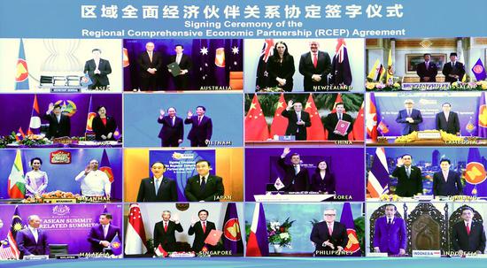 Chinese Premier Li Keqiang and leaders of other countries attend the signing ceremony of the Regional Comprehensive Economic Partnership (RCEP) agreement after the fourth RCEP Summit, which is held via video link, Nov. 15, 2020. Li attended the summit at the Great Hall of the People in Beijing on Sunday. Chinese Commerce Minister Zhong Shan signed the agreement on behalf of China. (Xinhua/Zhang Ling)