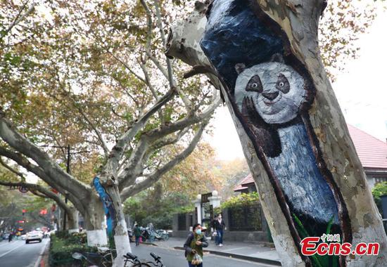 Animal paintings on trunk vivify Nanjing city