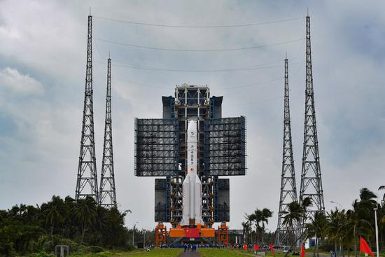 Photo taken on Nov. 17, 2020 shows the Long March-5 Y5 rocket at the Wenchang Spacecraft Launch Site in south China's Hainan Province. (Xinhua/Guo Cheng)