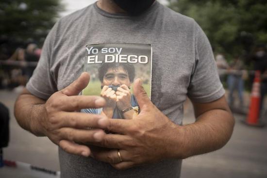 Fans lament death of Argentina soccer legend Diego Maradona