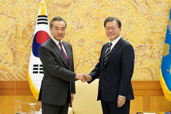 South Korean President Moon Jae-in meets with visiting Chinese State Councilor and Foreign Minister Wang Yi in Seoul, South Korea, Nov. 26, 2020. (Xinhua)