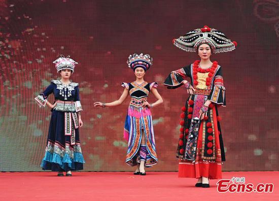 Yao ethnic women promote local customs via costumes 