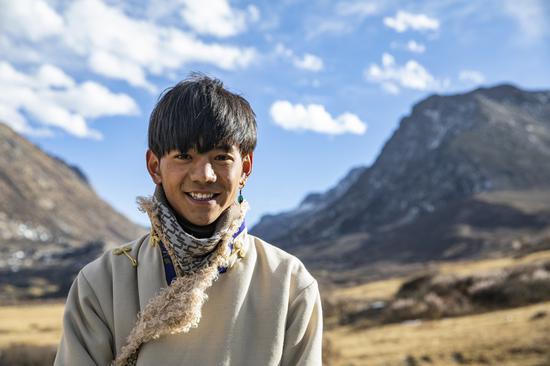 Tamdrin is pictured on his way home from county seat of Litang, the Tibetan Autonomous Prefecture of Garze, southwest China's Sichuan Province, Dec. 2, 2020. (Xinhua/Shen Bohan)