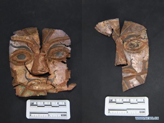 Undated file photo shows pieces of facial ornament unearthed from the Sangmda Lungga tomb site in Zanda County, Ngari Prefecture, in the western part of the Tibet Autonomous Region. Wooden figurines discovered at the ancient tomb site on the Qinghai-Tibet Plateau may provide evidence of early exchanges between Tibet and surrounding areas, according to researchers. Chinese archaeologists found the wooden figurines at the Sangmda Lungga tomb site. It is the first time that such figurines have been discovered on the Qinghai-Tibet Plateau. (Xinhua)