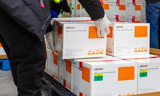 The first shipment of 1.2 million doses of the COVID-19 inactivated vaccine called CoronaVac arrives in Indonesia on Sunday. （Photo: Courtesy of Sinovac）