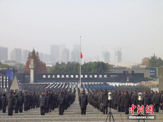 Photo taken on Dec. 13, 2020 shows the national memorial ceremony for the Nanjing Massacre victims at the Memorial Hall of the Victims of the Nanjing Massacre by Japanese Invaders in Nanjing, capital of east China's Jiangsu Province. (China News Service/Ge Yong)