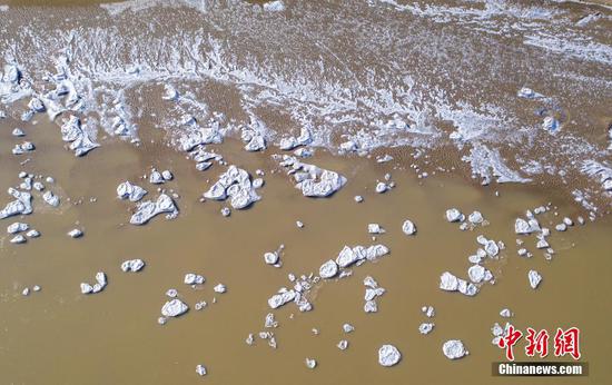 Ice floes appear on China's Yellow River