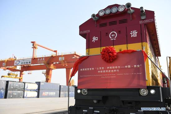 A congratulation ceremony is held for the successful launch of the first cargo train from Turkey to China in Xi'an, northwest China's Shaanxi Province, Dec. 23, 2020. (Xinhua/Li Yibo)