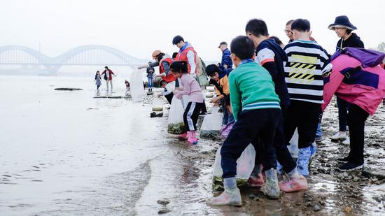 Citizens release fry voluntarily into the Yangtze River in Nanjing, capital of east China's Jiangsu Province, Nov. 15, 2019. (Nanjing Yangtze Finless Porpoise Conservation Association/Handout via Xinhua)