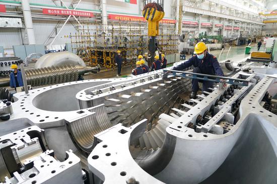 An engineer assembles an axial-flow compressor at a workshop of the Shaanxi Blower (Group) Co., Ltd., a state-owned enterprise, in Xi'an, northwest China's Shaanxi Province, Nov. 18, 2020. (Xinhua/Shao Rui)