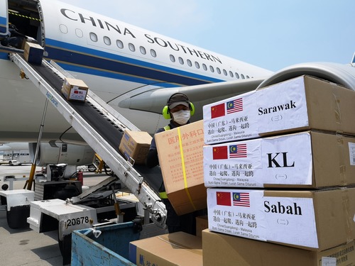 A worker unloads medical supplies brought by a medical team from China to Malaysia at Kuala Lumpur International Airport, Malaysia, April 18, 2020. (Chinese Embassy in Malaysia/Handout via Xinhua) 