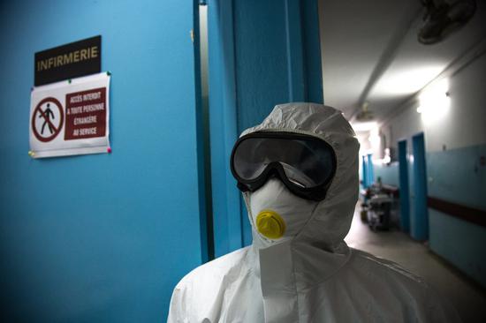 A nurse is seen in the hallway of Fann's hospital in Dakar, Senegal, on Aug 6, 2020. (Xinhua/Eddy Peters)