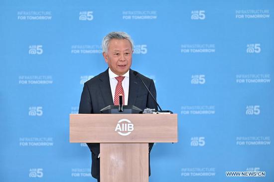 Jin Liqun, president of Asian Infrastructure Investment Bank (AIIB), speaks at a press conference in Beijing, capital of China, Jan. 13, 2021 Climate financing will account for half of the total financing approvals of the AIIB by 2025, the bank's president said Wednesday. (Xinhua/Li Xin)