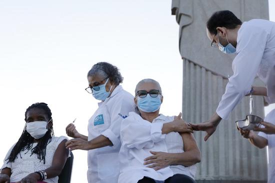 Dulcinea da Silva Lopes (R), a 59-year-old medical worker, receives a dose of China's COVID-19 vaccine in Rio de Janeiro, Brazil, Jan. 18, 2021. (Brazilian National News Agency/Handout via Xinhua)
