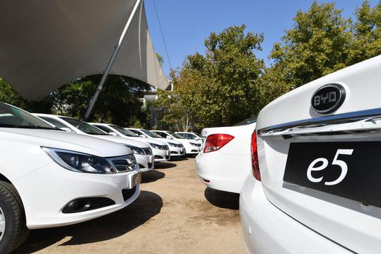 The BYD e5 electric vehicles are seen at the launch of a plan to encourage transition from fossil-fuel taxis to electric-powered ones, in Santiago, Chile, Jan. 19, 2021. (Chile's Ministry of Energy and Mining/Handout via Xinhua)