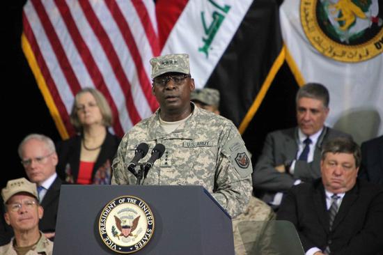 New Commander of U.S. Forces in Iraq Lieutenant General Lloyd Austin speaks during a change of command ceremony at Camp Victory U.S. military base in Baghdad, Iraq, Sept. 1, 2010. (Xinhua/Xu Yanyan)