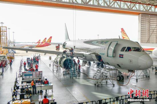 An Airbus A320 of Cambodian Lanmei Airlines is under maintenance at Haikou Meilan International Airport in South China's Hainan Province, Jan. 19, 2021. (Photo/China News Service)