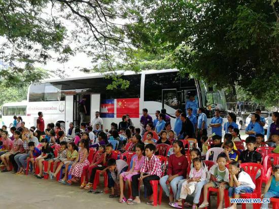 File photo shows Cambodian children waiting to receive medical examination on congenital heart disease in Battambang province, Cambodia, in July of 2018. The ongoing China-Cambodia Love Heart Journey project has not only saved the lives of dozens of Cambodian children with congenital heart disease (CHD), but also bridged hearts of peoples of the two countries. Launched in January 2018, the China-aided project aimed to provide 150 Cambodian children who have CHD with free surgery or treatment at the Fuwai Yunnan Cardiovascular Hospital in Southwest China's Yunnan Province. (Xinhua)

