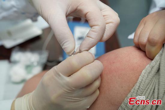 More than 1,800 medical workers receive COVID-19 vaccinations in Zhejiang