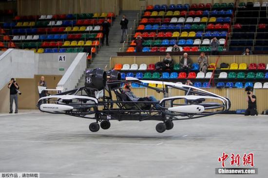 Russian company tests flying taxi 