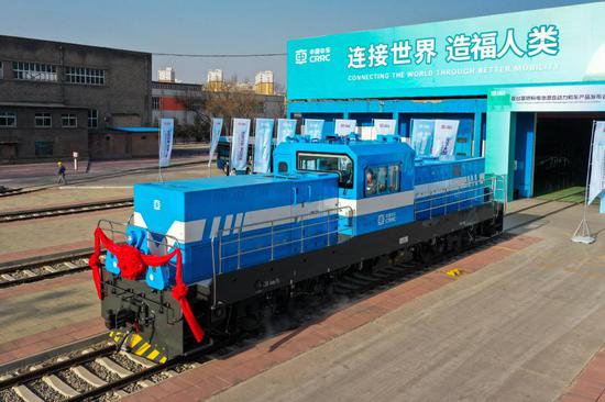 China rolled out its first self-developed hydrogen fuel cell hybrid locomotive