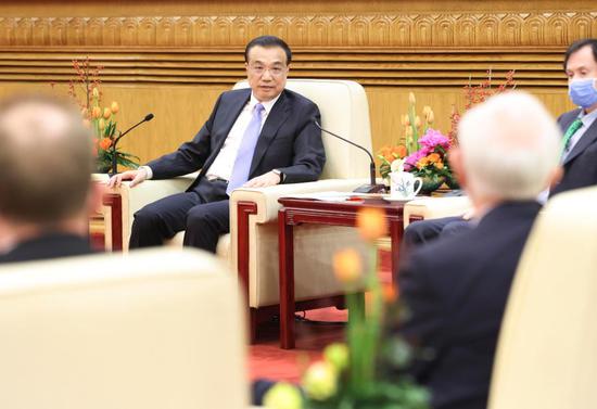 Chinese Premier Li Keqiang meets with and holds a symposium with foreign expert representatives working in China before the Spring Festival, or the Chinese Lunar New Year, at the Great Hall of the People in Beijing, capital of China, Feb. 2, 2021. (Xinhua/Pang Xinglei)