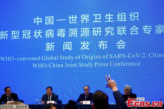 World Health Organization experts with their counterparts from China at a news conference on the origins of the coronavirus pandemic in Wuhan, Feb 9, 2021. (Photo/China News Service)