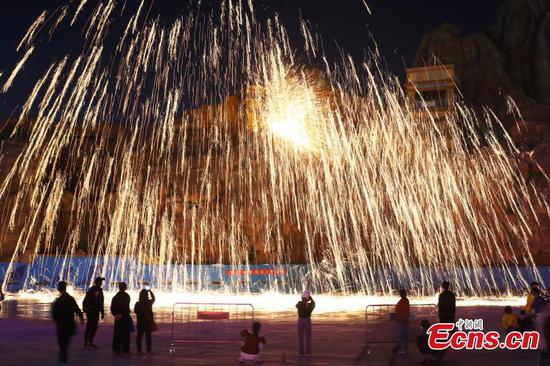 Molten iron fireworks show performed in Nanchang