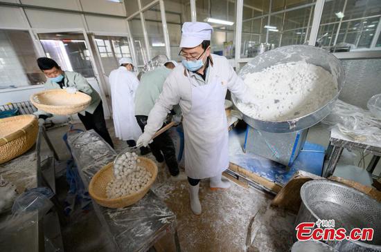 Vinegar Yuanxiao become popular in Shanxi