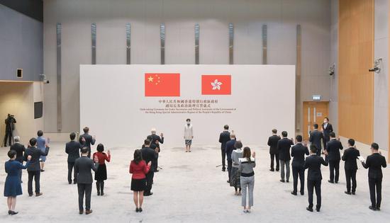 Undersecretaries and political assistants swear to uphold the Basic Law and swear allegiance to the HKSAR during an oath-taking ceremony in Hong Kong, south China, Dec. 16, 2020. (Xinhua)