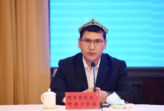 Abuduwaili Abulimiti, president of the Islamic Association of Shache county in Kashgar prefecture and the hajib of Aletun Mosque in Shache town, talks to the media on March 9. (Photo/Tianshannet)