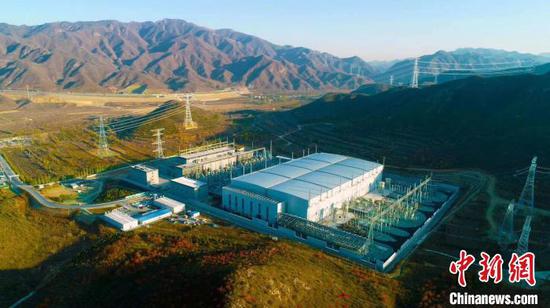 A file photo shows the completion of Zhangbei flexible direct current (DC) power grid test demonstration project in Zhangjiakou, Hebei Province. (Photo provided to China News Service)