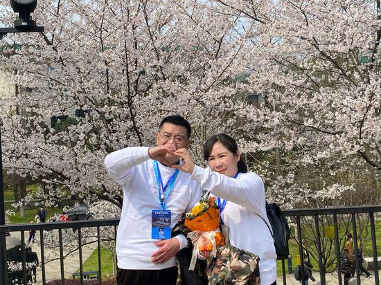 Medical workers and their relatives across China who had assisted with the fight against the epidemic in 2020 enjoy the cherry blossom in Wuhan, Central China's Hubei province, March 13, 2021. (Photo by Li Bo/chinadaily.com.cn)