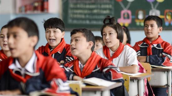 Students have a class at the central primary school in the Tokkuzak township of Shufu County, northwest China's Xinjiang Uygur Autonomous Region, September 26, 2017. (Photo/Xinhua)