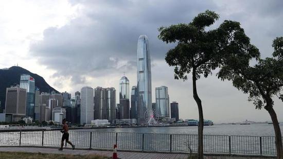 File photo: A man jogs along the Victoria Harbor in Hong Kong, July 29, 2020. (Photo/Xinhua)